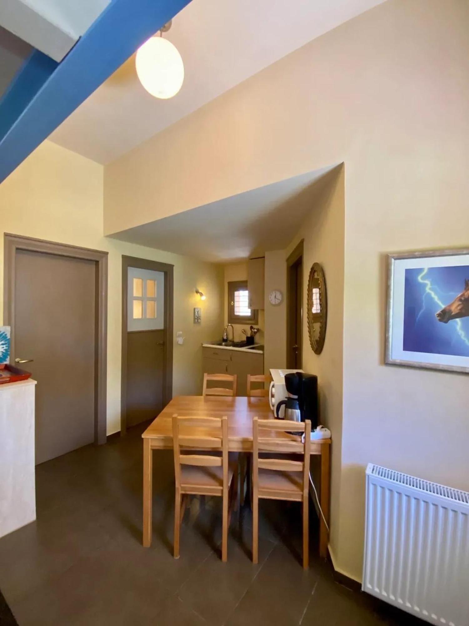 Vakantiehuis Charming House With Sea View In Chrousa, Fenced Garden *