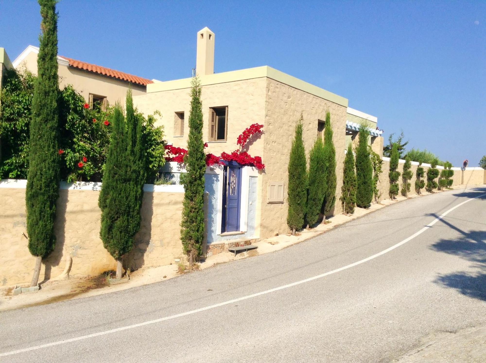 Vakantiehuis Charming House With Sea View In Chrousa, Fenced Garden