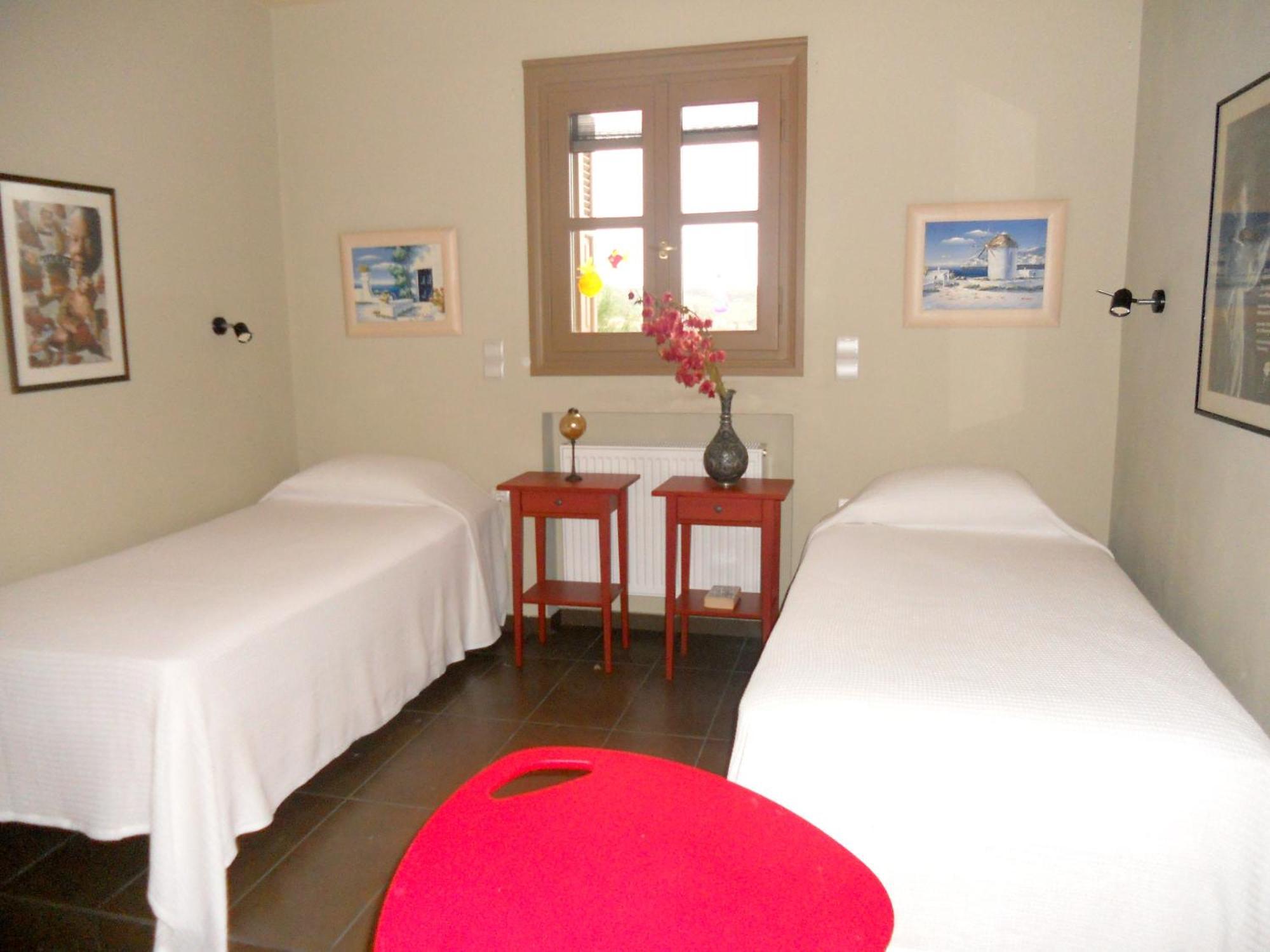 Vakantiehuis Charming House With Sea View In Chrousa, Fenced Garden