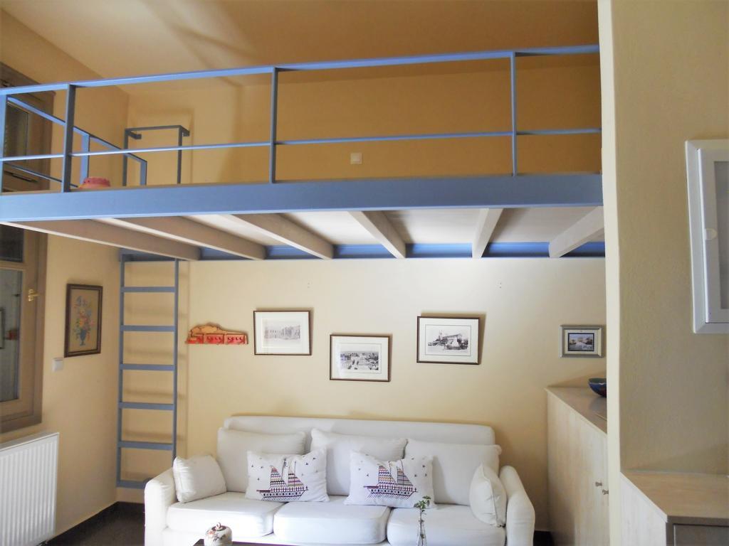 Vakantiehuis Charming House With Sea View In Chrousa, Fenced Garden *
